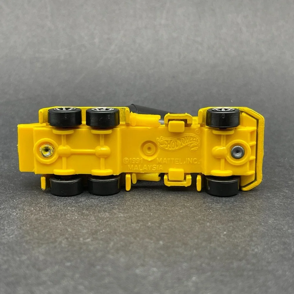 Hot Wheels Oshkosh‎ Cement Concrete Mixer Yellow Truck Diecast 1/64 Scale Loose